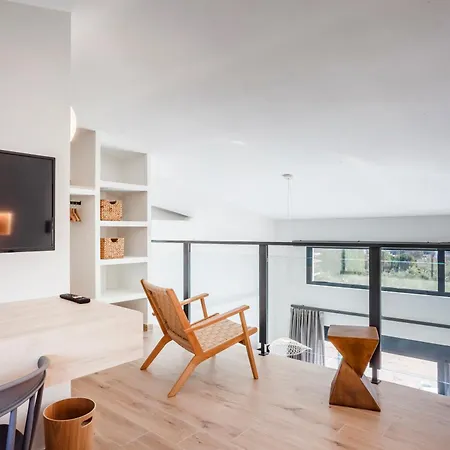 Thalos Luxury Living I *